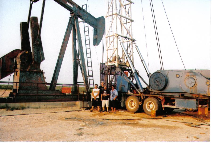 Sanders pulling unit crew in the Permian Basin - CO's Unit 1959-1 / Billy Dunivan  (Bennie, Tony and Mike Bulluck)